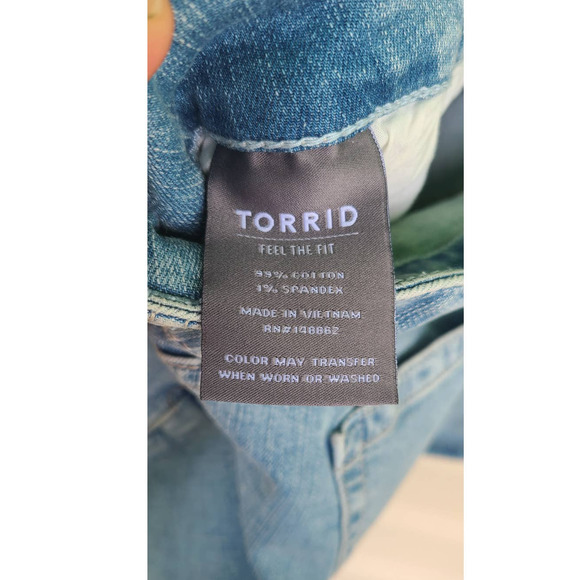 Torrid Mid-Rise Midi‎ Shorts Vintage Stretch Light Wash Size 16 - Picture 4 of 6